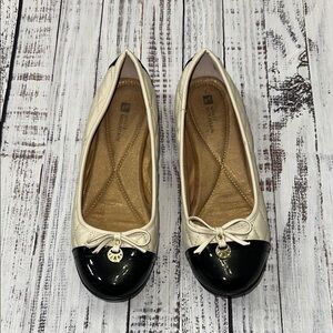 White Mountain Moondance Cream Quilted Shoe Sz. 8